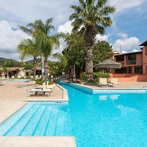 Village Apartahotel